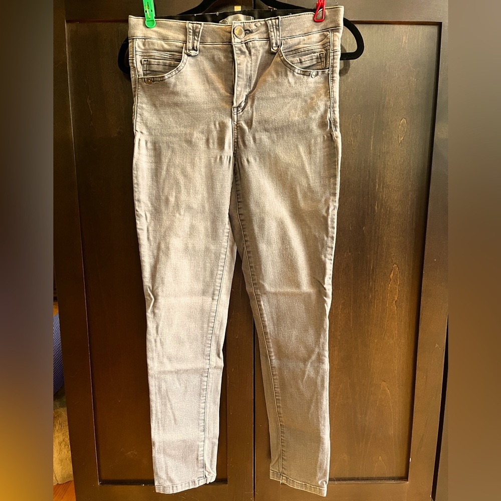 Wit and Wisdom gray skinny Jean with “absolution”, women’s size 2. Smoke free